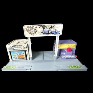 Hot Wheels Mega City 2007 Single Block Garage Purple Launcher Play Set